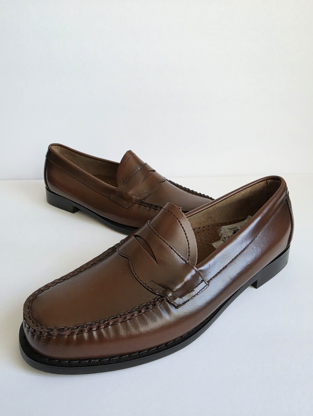 GH Bass Weejuns Classic Logan Mens Size US 9 D Leather Penny Loafers Preppy